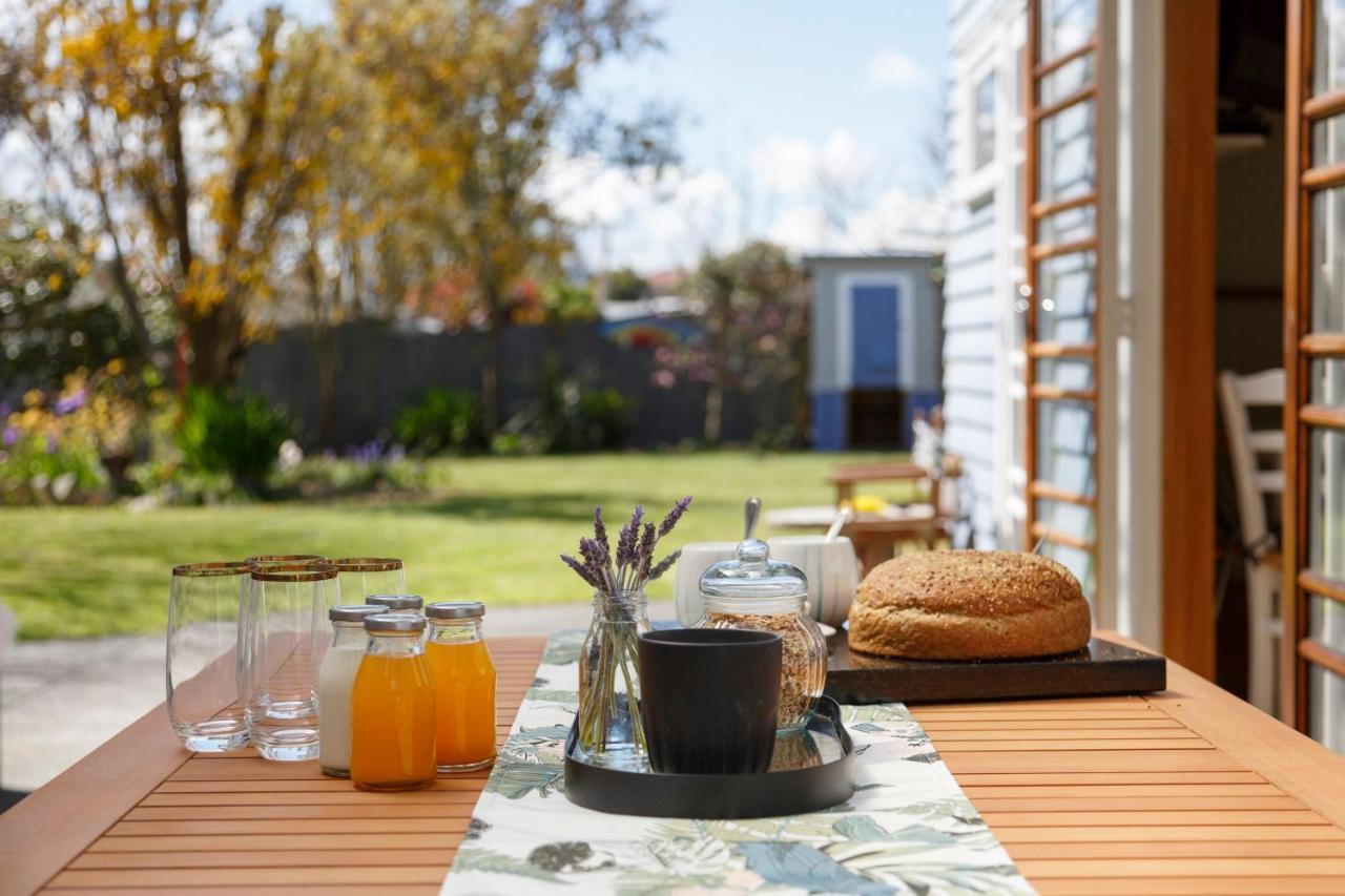 Studio Cottage - Walk To The Lake & Town Lago Lago Taupo Esterno foto